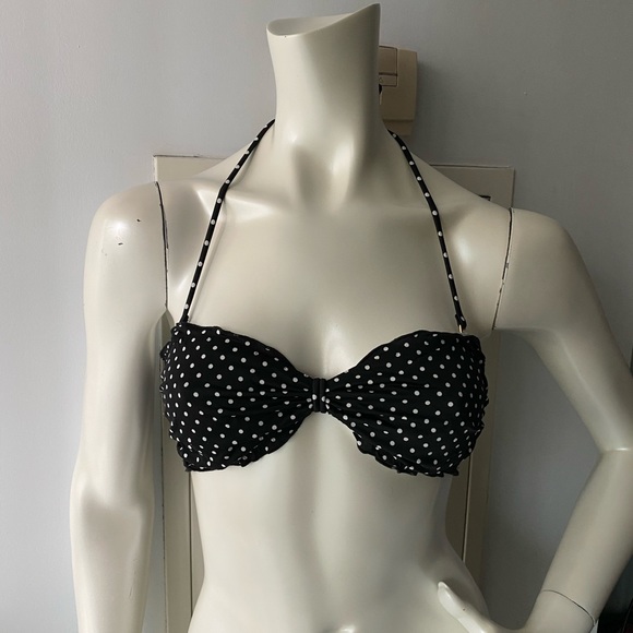 👛2/$40 Victoria’s Secret swimsuit top size S